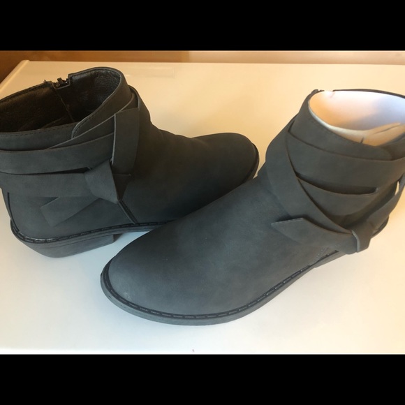 Women's Ankle Boots with Knot Detail - Picture 3 of 6